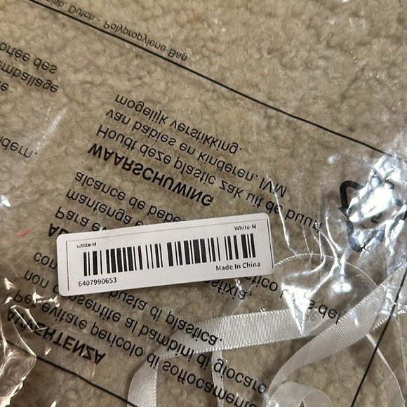 New in packaging- Medium Size Women’s 2pc bustle with G-string bottoms. - Picture 5 of 6